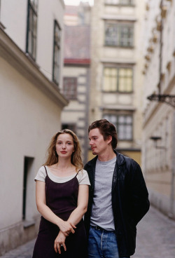 michellewilliamss:  Julie Delpy and Ethan Hawke on the set of Before Sunrise. 