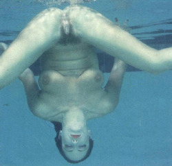 underwater-xxx:  upsidedown