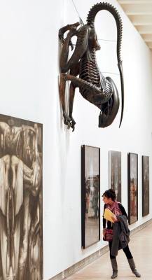 HOLY SHIT! Bitch, there&rsquo;s a fucking Xenomorph over&hellip;a fuck it! If you get eaten I&rsquo;d get a laugh.