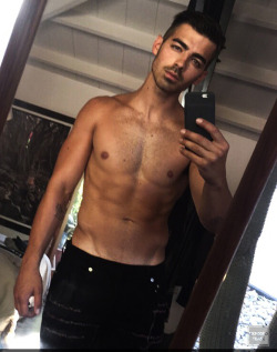 exposedtease:    Joe Jonas// Twitter - Instagram - Facebook   