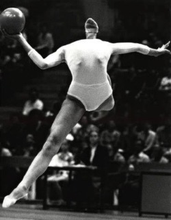 Gymnaste par Genadiy Usoev.