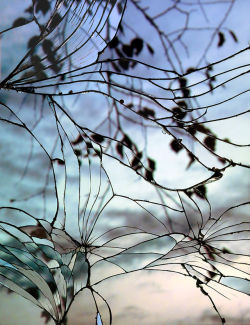 sixpenceee:  Pictures of Sunsets through Shattered Mirrors by Bing Wright  