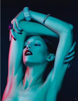 darexo:  badrelig-ion:  shes-in-vogue:  Samantha Gradoville By Ben Hassett For Vogue Germany November 2013  Modes †  ♡models♡