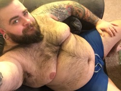 fuzzybearhug:Nice relaxing day off. Chatting with friends, jerking off and ending it with my guy.