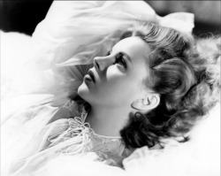 wehadfacesthen:Judy Garland, 1941