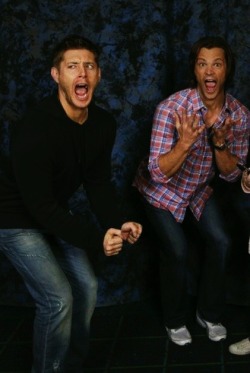 allaboutjensenackles:  J2 Being Adorably Goofy!   is that bob the builder in the bottom shot?