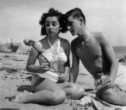 Elizabeth Taylor &amp; Roddy McDowell, 1945