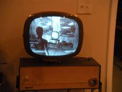 oswaldofguadalupe:    Fallout 3 displayed on a vintage 1950’s era Philco Predicta TV set   