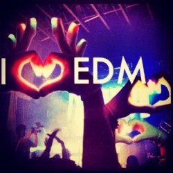 twitchfan777:  I do! Photo cred: @iheartraves  #edm #rave #rage #plur 
