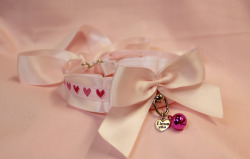 kittensplaypenshop:  Starting to make Valentine’s day themed collars. :3 Comes with the bell and the “I love you” charm &lt;3