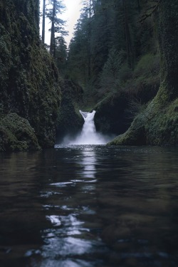 decepticun:  Punchbowl Falls, Oregon | by Chris Ebarb