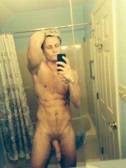 amateurgayselfpics:   Do you want to meet gay, bi and curious straight men on cam? Click HERE to sign up for free. You won´t regret it!!