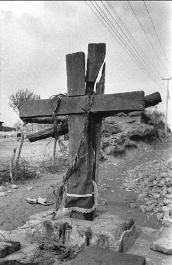 dimshapes:  © A. Abbas/Magnum Photos   MEXICO. State of Guerrero. Village of San Augustin de Oapan. Two crosses with an apron, make a couple. 1985.  