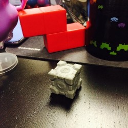 insanelygaming:  We made a 3D printed Weighted Companion Cube at the @steelseries office! (at SteelSeries Chicago) IG @malmarie   Use your 3D printer to make this box,,,