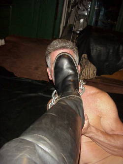 nazimasstersandsslaves:  The sslave cleaning the sole of My boot. 