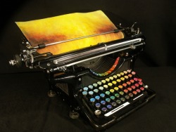 amayavittori: internet-guardian-angel:  lisa273:  sixpenceee:  Washington-based artist Tyree Callahan transformed and old 1937 Underwood Standard typewriter into a functional painting device he calls a Chromatic Typewriter. He did it by replacing the