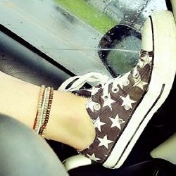 nolafeet:  #rainyday #drivingfeet #rain #relaxing #footgirl #sneaker #converse #chucks #allstars #stars #anklet #cute #fun #me #follow #SNAPCHAT #snapfeet #NOLAFEET #mandifeet … #footfun #SHOES #instadaily #humpdayfeet #wednesdayfeet
