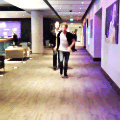  Niall running off to the toilet at the O2 Arena tonight, 22/12 x 