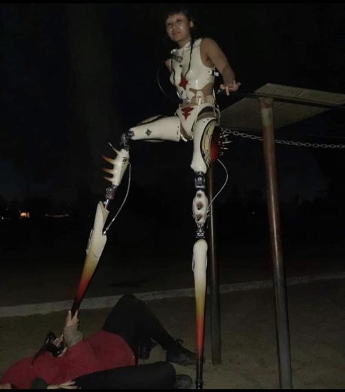 dizzy-lunar-sea:kawaiite-mage:  scifiseries:These 10 foot prosthetic legs are awesome!      Hey! It’s Mutantbirth! ‘10 foot prosthetic legs; inspired by the mantis.By Mutantbirth, an artist dedicated body hacking.’“Too many content creators and