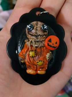 dracmakens:  Took a break from working on my vest and making patches last night and made myself another pendant. This time, I made Sam from the movie Trick r’ Treat, I think he’s so adorable I just had to have him around my neck. Used polymer clay
