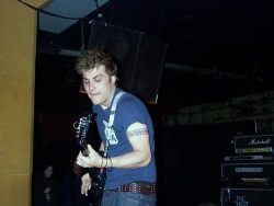 smokeringsandstitches:  A rare photo of naked Frank Iero. I mean just look at all that bare skin. 