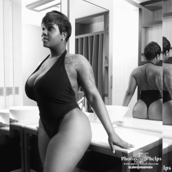 Minnie @minniemars_ making head turn to the mirror  #mirror #kake #cakes 📸: @photosbyphelps 💇🏿‍♀️: @msveeshair #thick #busty #lingerie #photosbyphelps #melaninpoppin #sexy  #minniemars #photoshoot #baltimore #covergirl #dmv #bmore Photos