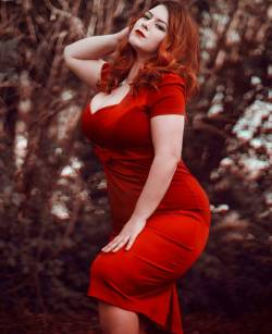 Little Red Riding Hood&hellip;. Shot by @marie_killen Hair by @helloblondee #reddress #redcaboose #londonandrews #redhead #pinupclothing #curvy #plussize #beautybeyondsize #thisbody #littleredridinghood by londonandrews