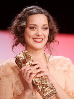 marioncotillardaily:  Marion Cotillard tearfully accepting her César Award for Best Actress on February 22, 2008 in Paris, France. She won for her performance of the legendary French singer Édith Piaf in the biopic La Vie en Rose.