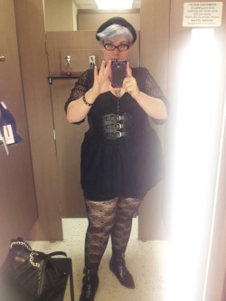 chubby-bunnies:  hullooo~ US size 22-24 dress: zellers (r.i.p), size xxl  lace leggings: f21, size xl belt, hat, jewellery: ebay shoes: amazon don`t let your size get you down!  dress to make yourself happy! 