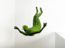 cjwho:  Living Sculptures of Grass by Mathilde Roussel  The French artist Mathilde Roussel imagines superb sculptures of human figures in various positions made ​​of metal and covered with grass. These works symbolize the interest of the artist for