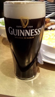 mbphotograph:  Can’t go wrong with guinness and shepards pie on a Friday night