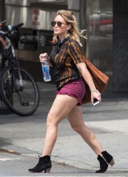 bigphatty:                                          ❤️celebritykrushes                                                                                 hillary duff is a thick whooty   
