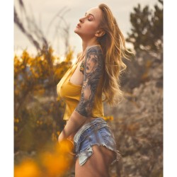 alyssabarbara:  Say what you think Love who you love ‘Cause you just get So many trips &lsquo;round the sun Yeah, you only Only live once  ✌🏻️🌻 photo @chrischampagne  #alyssabarbara #daisydukes #explore #love #instadaily #instagood