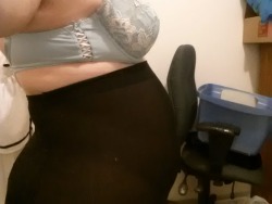 ringabelly:  I’m so full right now that my tummy is all sloshy when I shake it 😥  But since there’s no way I can capture that take these photos because big bellies in tights are always a good look and also you get to see my face 😘😙😘