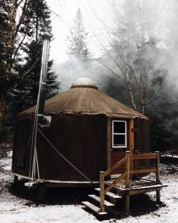 upknorth:  Cabin alternatives.                       #getoutdoors #upknorth Escape winter in the city. Canadian yurt life captured by @theriaultsam 
