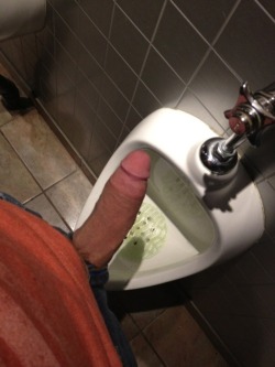 furrycubkc:  hungdudes:  Piss Pole  That will stretch a hole wide open!