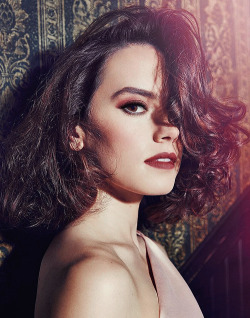 samuelclaaflins:    Daisy Ridley photographed by Miller Mobley for ‘The Hollywood Reporter’ (2015)      She is rather gorgeous