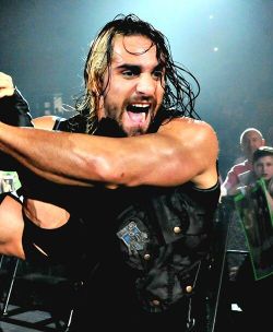 dirtydeedsmewithsassbelievethat:  I absolutely adore this picture of Seth Rollins 