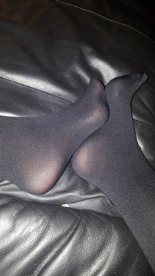 officialnortherntights:  A nice hard cock would feel great between these feet!