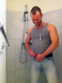 beuker71:  pissinghispants:   This bad-ass stud is so fucking hot!!! Check out his amazing tumblr and his piss-soaked xtube: http://beuker71.tumblr.com/ http://www.xtube.com/community/profile.php?user=beuker71 Seeing this hunk take a hot piss in his tight