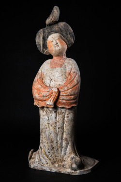 marmarinos:Chinese terracotta statue of a courtesan, dating to the Tang dynasty (618-907 CE). Source: The Curator’s Eye.