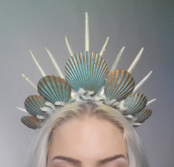 taegancharisse:  fitified:  wickedclothes:  Mermaid CrownsEvery day you wear this crown you are officially undersea royalty.  You can rule the watery world while looking cute in the two-legged one. Sold on Etsy.    Tempting  Someone please get this