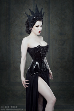 threnodyinvelvet:  Threnody in Velvet for Forge Fashion Head dress by Creations by Liv Free