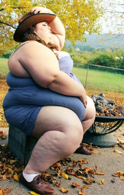 ssbbw-bbws:  The fattest and best fat cowgirl i’ve ever seen *-*