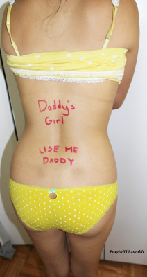 So as I was saying in my earlier post, another dd/lg couple came over tonight to observe me and Daddy (post HERE).  I told them that writing cute and/or naughty things on the little&rsquo;s body can be really great so I let both of them write on me hehe. 