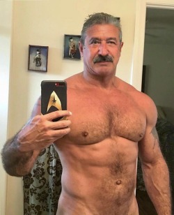 qnass30:  maturedaddyseniorbear:    Perfect daddy for me 