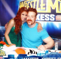 explicitbeccaviolence:  Awww two gingers  Sheamus in that baby blue tee! *_*