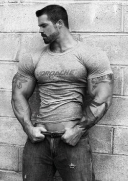 One of my writing heroes has just posted a brilliant continuation to my long-delayed series, Oblivious. Everyone should follow this man, and track down his hot muscle growth e-books on Amazon. hughmichelsen:  Oblivious Part 3 This is my take on Part 3