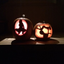 wherewillthewindgo:  This is what happens when you let my cousin and I carve the pumpkins… 