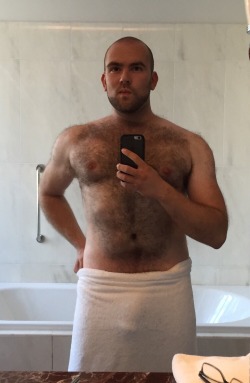 hot-men-of-reddit:Fresh out of the shower via /r/ladybonersgw http://ift.tt/2b3XNia